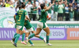 torcida do palmeiras pede mudança de posição para poliana: "ela brilha mais no ataque"