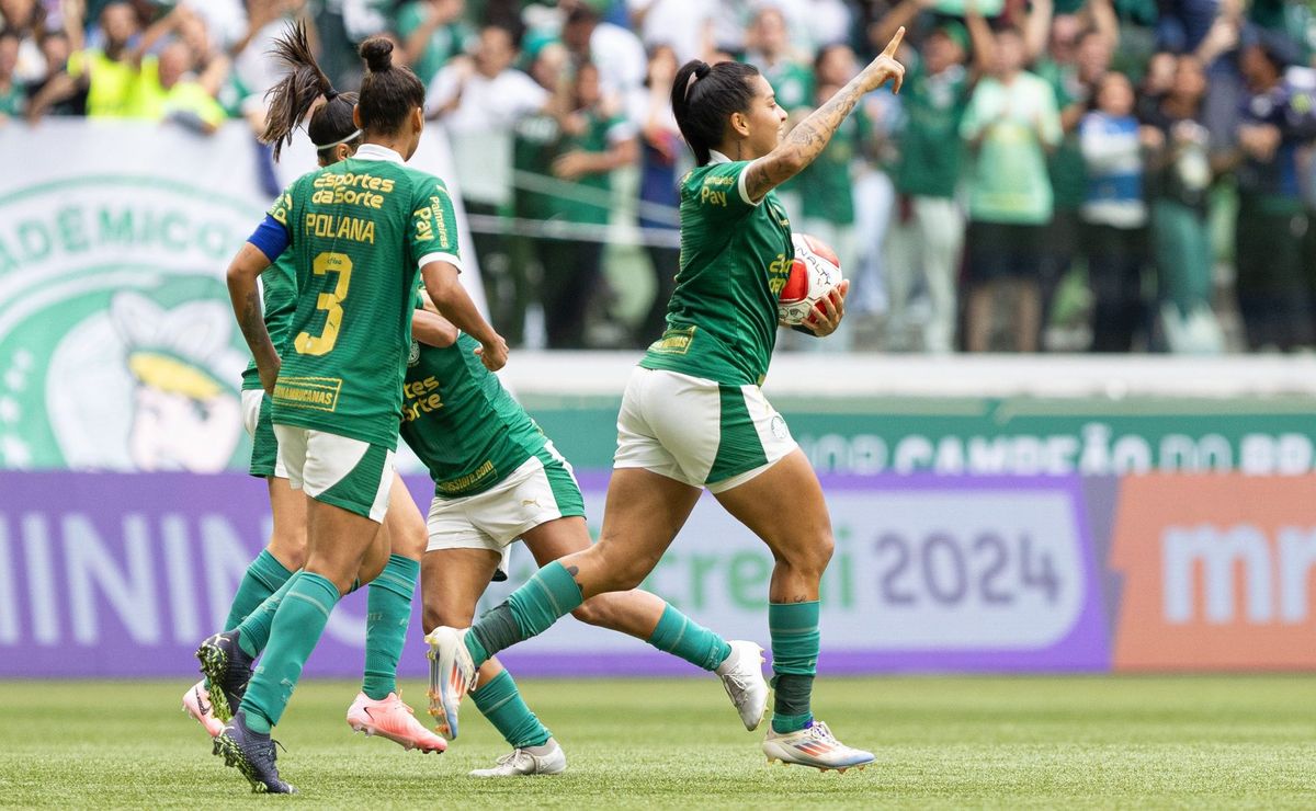 torcida do palmeiras pede mudança de posição para poliana: "ela brilha mais no ataque"