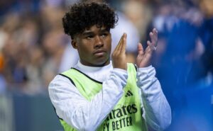 endrick é colocado nos últimos minutos em mais um jogo e torcedores destacam: "covardia"