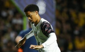 são paulo corre risco de perder jamal lewis para sequência do brasileirão série a