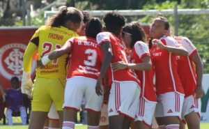 torcida do internacional volta a confiar em tainá após vitória na semifinal do gauchão