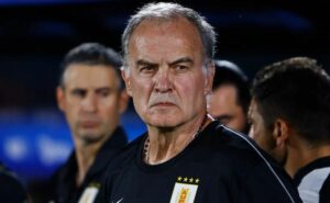 marcelo bielsa elogia jogador do flamengo após brasil x uruguai: “enfrentando o vinicius júnior”