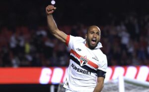 lucas moura recebe elogios do torcedor do são paulo contra o atlético mg: "nível muito grande"