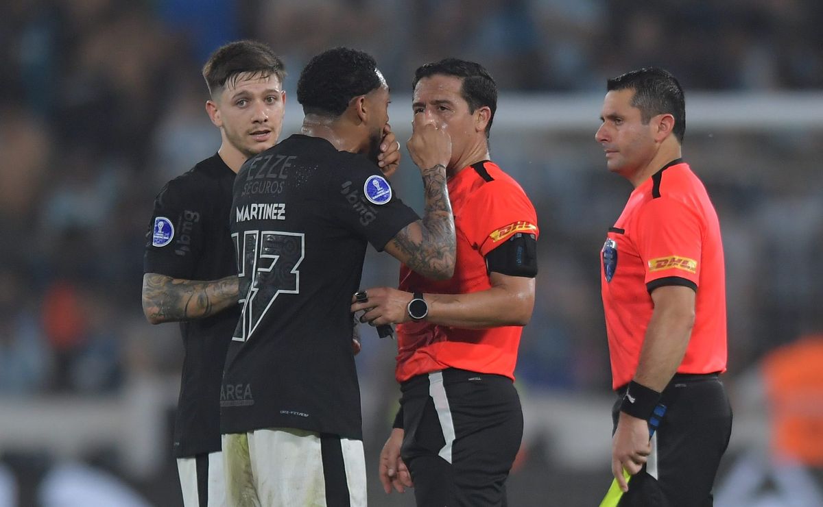 racing x corinthians tem áudio do pênalti de martínez divulgado pela conmebol