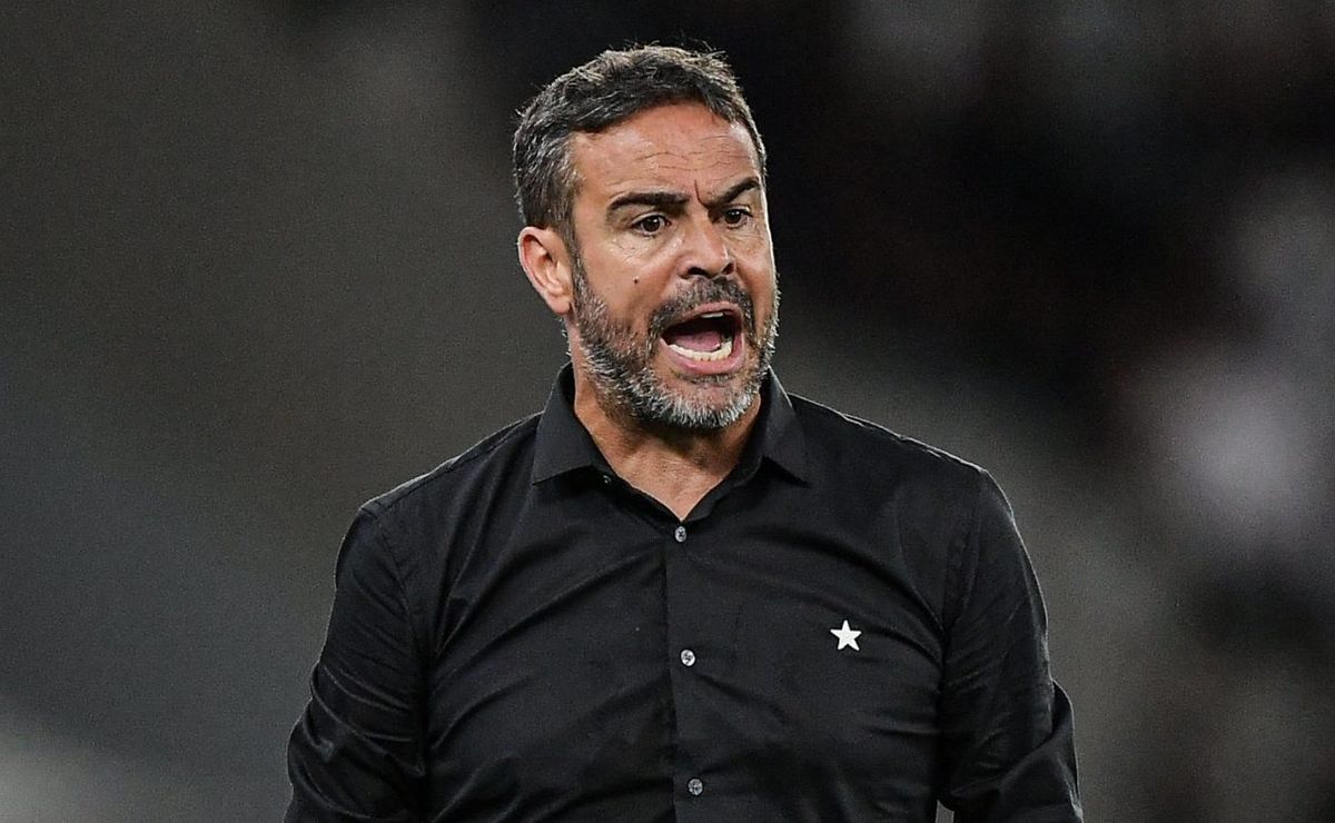 artur jorge faz desabafo antes de atlético mg x botafogo na libertadores e critica everson: "É inadmissível"