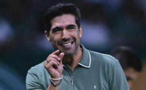 ramón díaz faz ajustes finais para corinthians x palmeiras e vê abel ferreira receber reforços