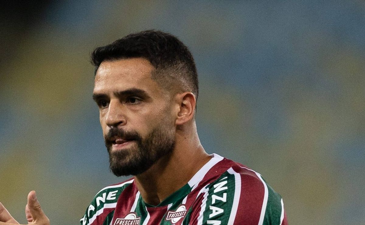 torcida do fluminense critica postura de renato augusto após empate com criciúma: "trotando em campo"