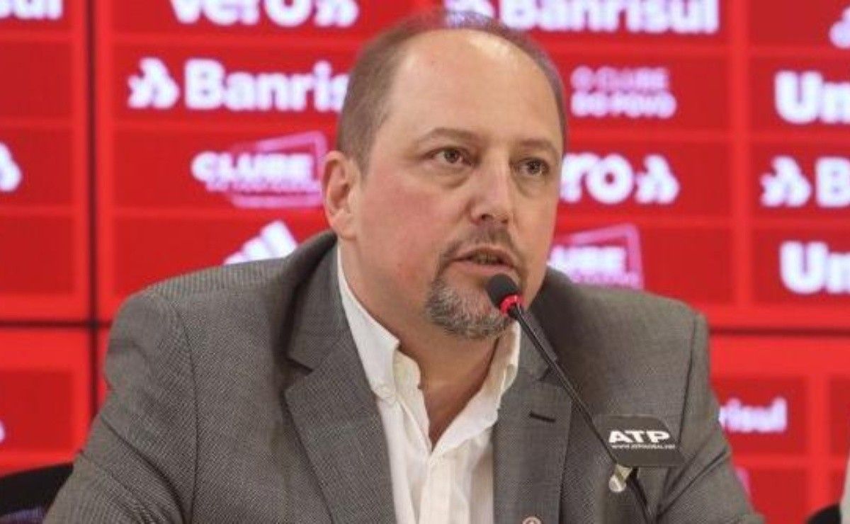 internacional pode lucrar com acerto de lateral esquerdo com flamengo ou são paulo