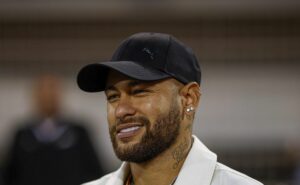 neymar de volta ao santos envolve compra do clube, crava michel bastos: "rolou essa reunião..."