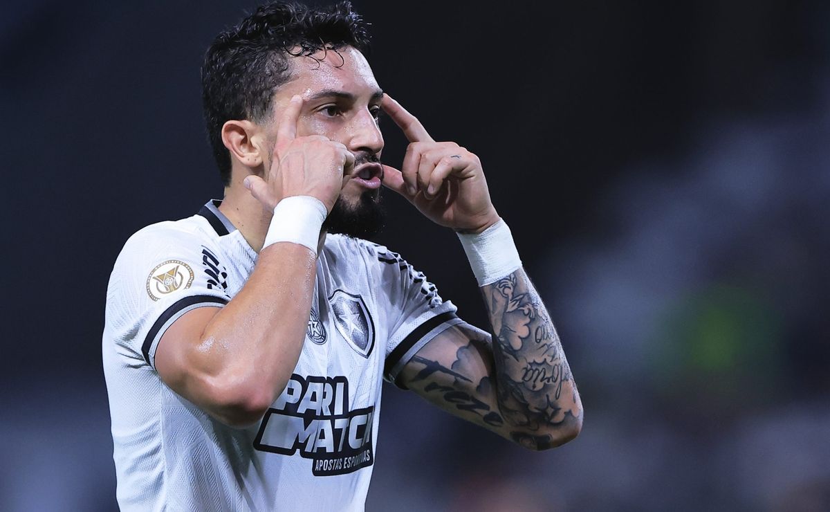 alex telles ‘manda a real’ após título e situação vem à tona: “aturem ou surtem” 