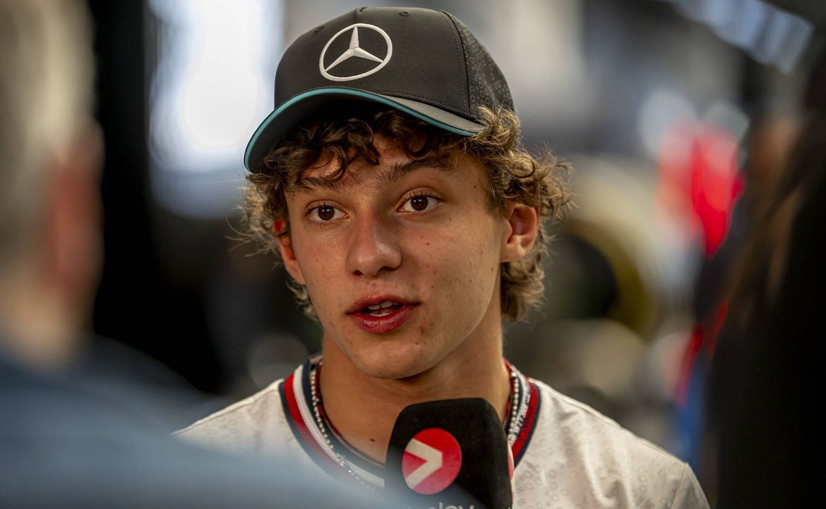 andrea kimi antonelli busca aprender com hamilton e russell antes de assumir a mercedes