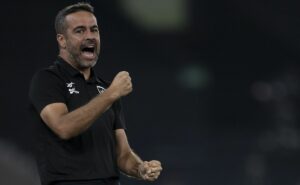 botafogo é avisado que titular do galo está fora da final da copa libertadores