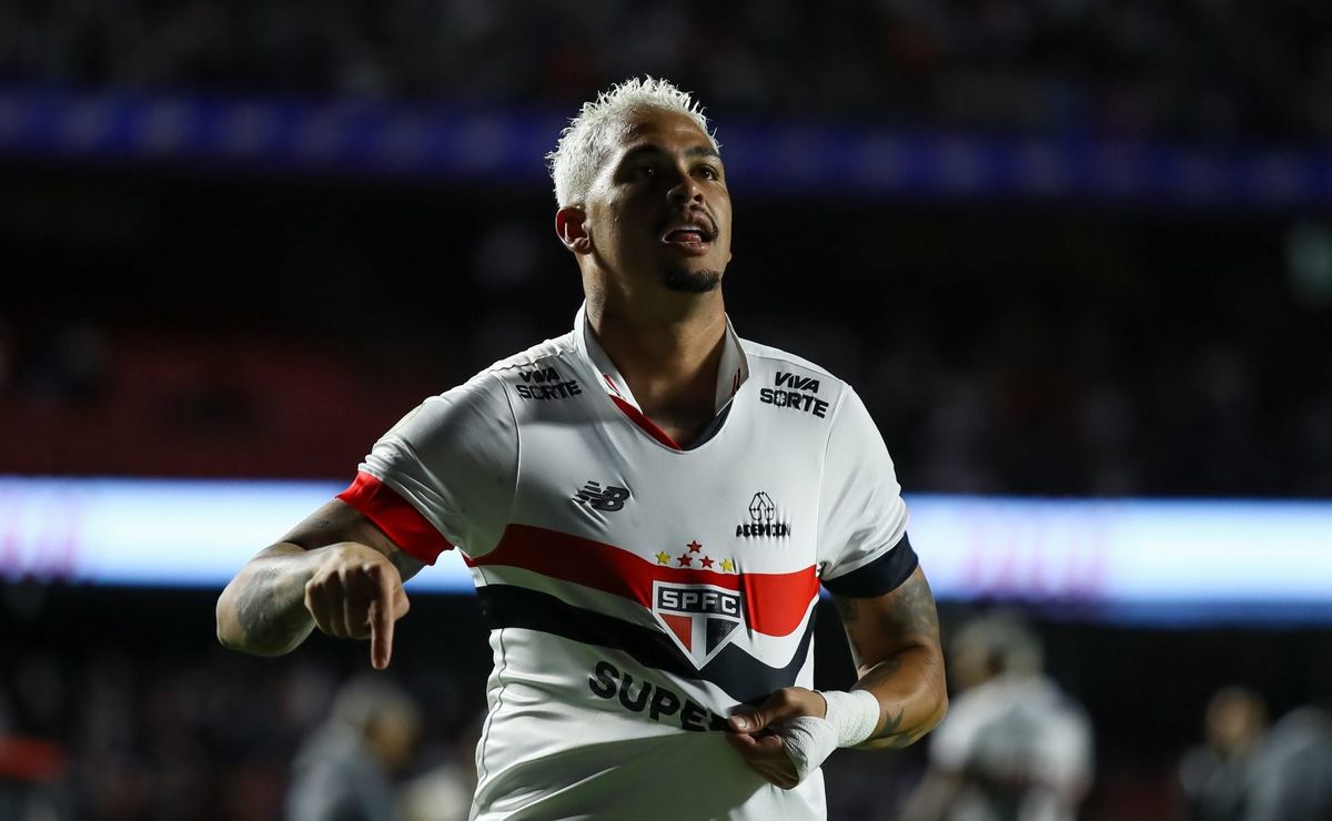 luciano é ovacionado pela torcida do são paulo após vitória sobre athletico pr: “ele resolve…”