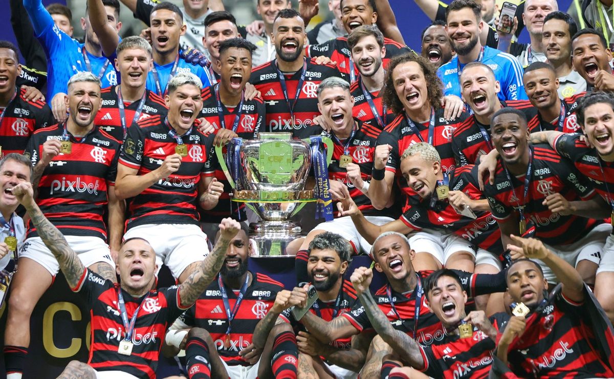 flamengo estuda reformulação grande com saídas de ayrton lucas, fabrício bruno, gabigol, varela e +3