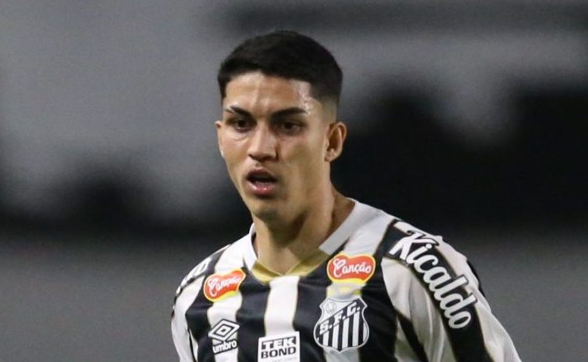 santos deve vender zagueiro jair ao porto e manter wendel silva