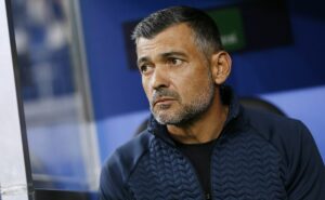santos mira novas opções e deve contatar sérgio conceição, ex porto: “a qualquer momento”