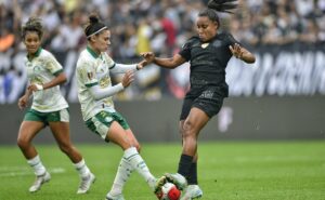 corinthians supera palmeiras e abre vantagem na final do paulistão feminino