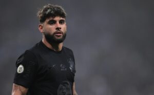 yuri alberto no corinthians 2025 tem decisão oficial e augusto melo confirma permanência do atacante