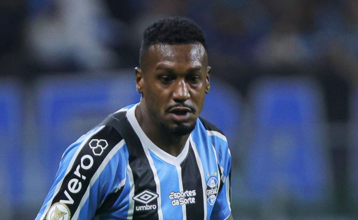 torcida do grêmio perde a paciência com edenílson: "foi o pior"