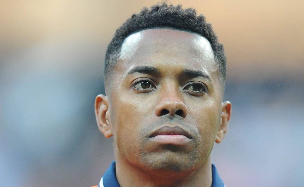 robinho volta a ter rotina com futebol após ser condenado a nove anos