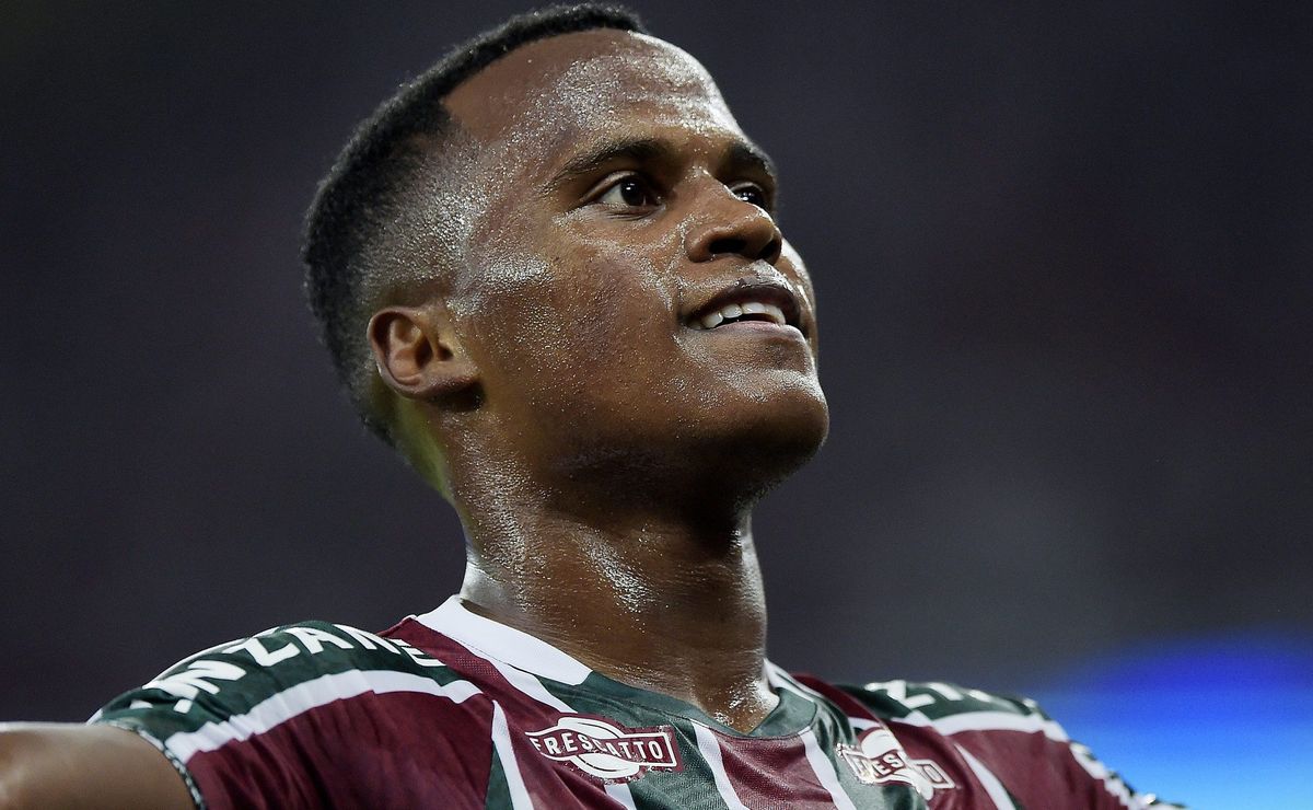 cruzeiro é comunicado pelo fluminense sobre venda de jhon arias 