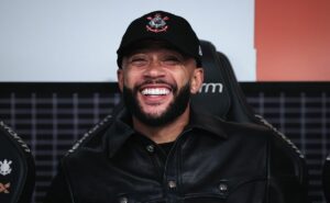 discurso de memphis depay é destaque na partida entre vitória x corinthians