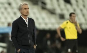 corinthians de augusto melo pode frustrar santos na contratação de luís castro
