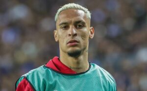 anthony, ex são paulo, é avisado pelo manchester united e pode assinar com tricampeão da libertadores