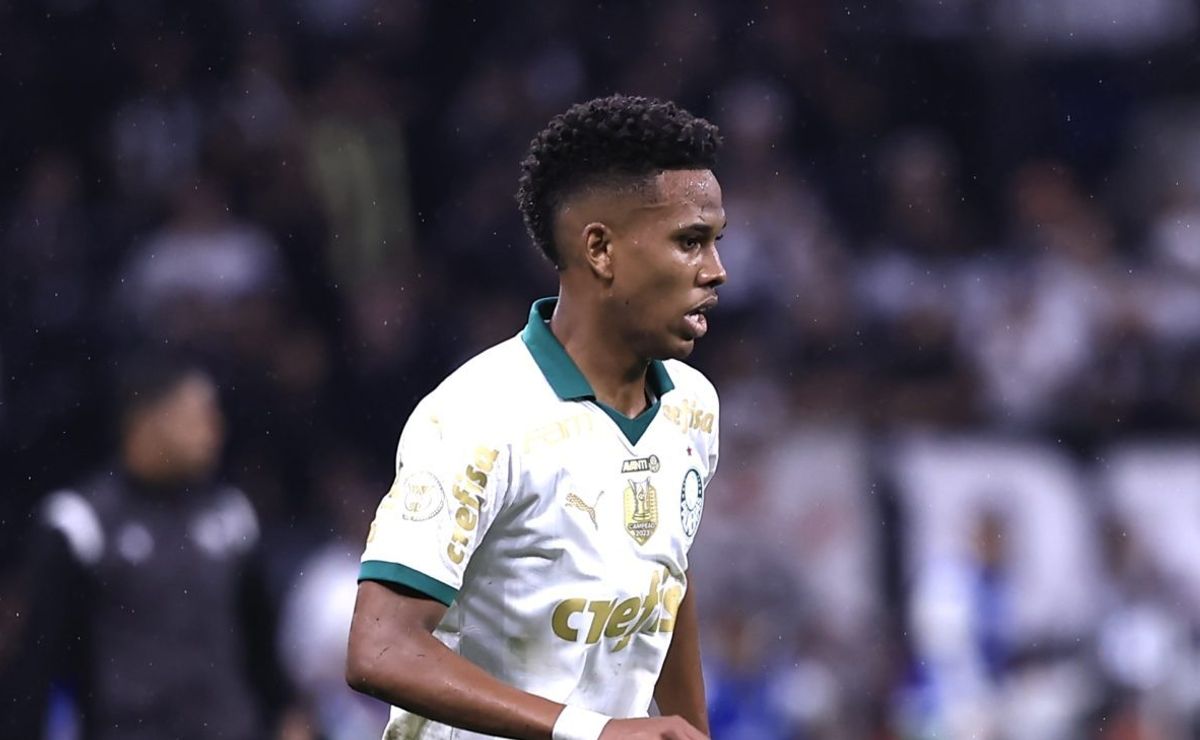 estêvão é poupado pela torcida após derrota do palmeiras contra o corinthians: "Único que funciona"