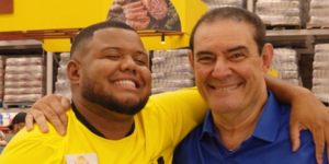 assaí transforma compras de clientes em ação narrada pelo locutor eder luiz