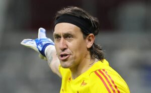 cássio se salva em derrota do cruzeiro contra palmeiras e é ovacionado pela torcida: "atuação heróica"