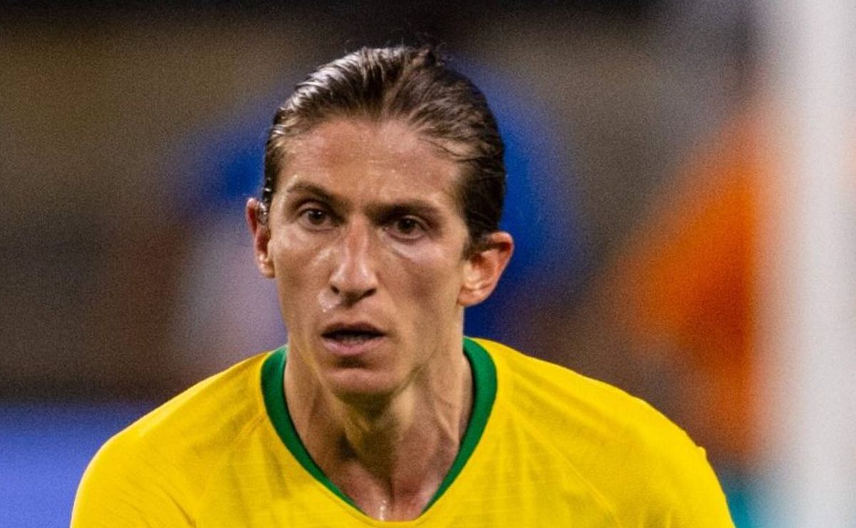 filipe luís é informado da iminente saída de david luiz do flamengo após a partida contra o criciúma