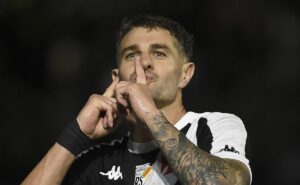 vegetti publica mensagem enigmática e negócio com rivais do vasco repercute: “cada um acredita no…”