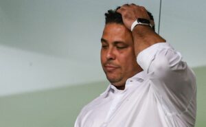 neto desafia ronaldo fenômeno sobre dívida a receber do corinthians e provoca: “eu pago mil reais”