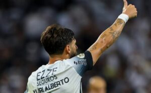 yuri alberto chega em 30° gol no corinthians com grande ajuda de adriel, do bahia: “deu o gol” 