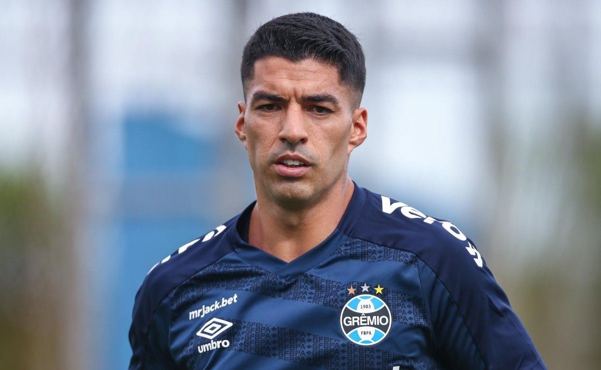 atacante relembra situação envolvendo luis suárez e nome do uruguaio ressurge no grêmio