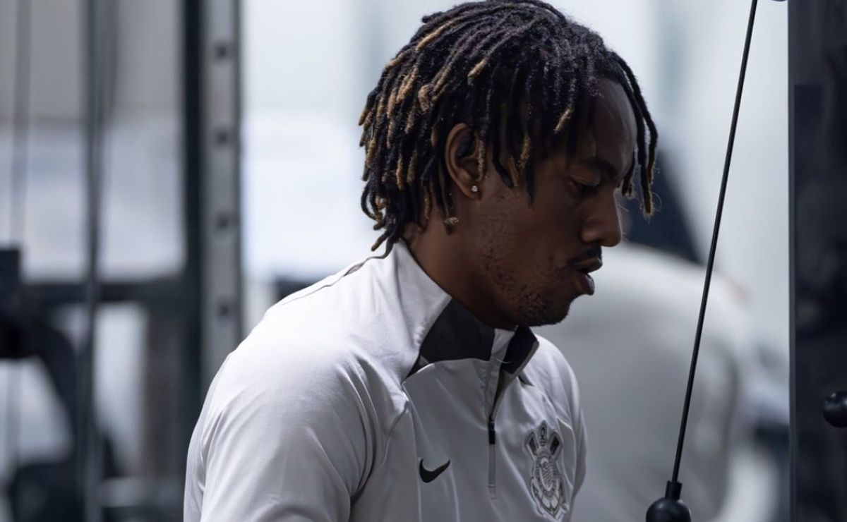 corinthians renova o contrato de andré carrillo e volante garante permanência em 2025