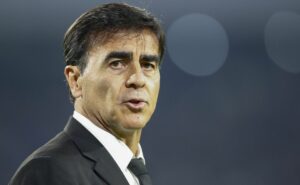 após confirmar gustavo quinteros, santos quer anunciar juan quintero, almendra e martinena 
