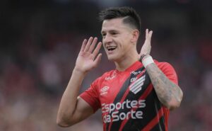 com aposentadoria de fábio, grêmio busca informações sobre léo godoy, do athletico 