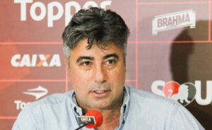 meio campista não convenceu nos treinos e santos de alexandre gallo negocia rescisão de contrato