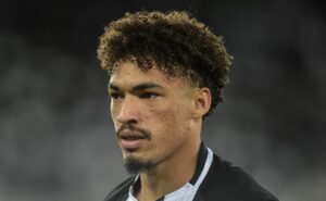 sem fechar com sergio ramos, cruzeiro desiste da contratação de adryelson, do botafogo