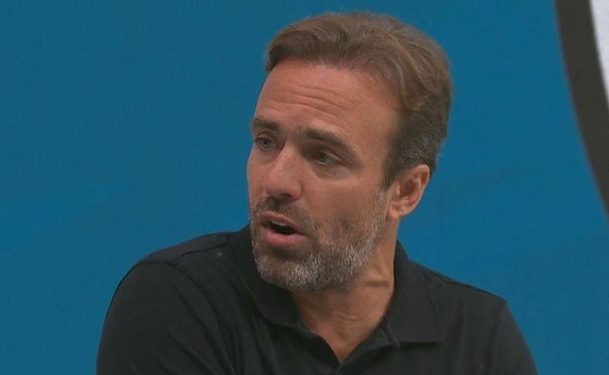 roger flores rebate guilherme arana e manda recado para o lateral: “você fez isso comigo”