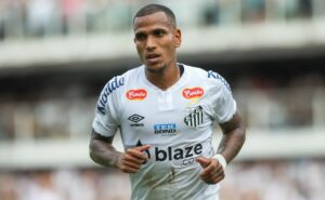 otero acerta renovação com o santos, mas anúncio depende de um detalhe 