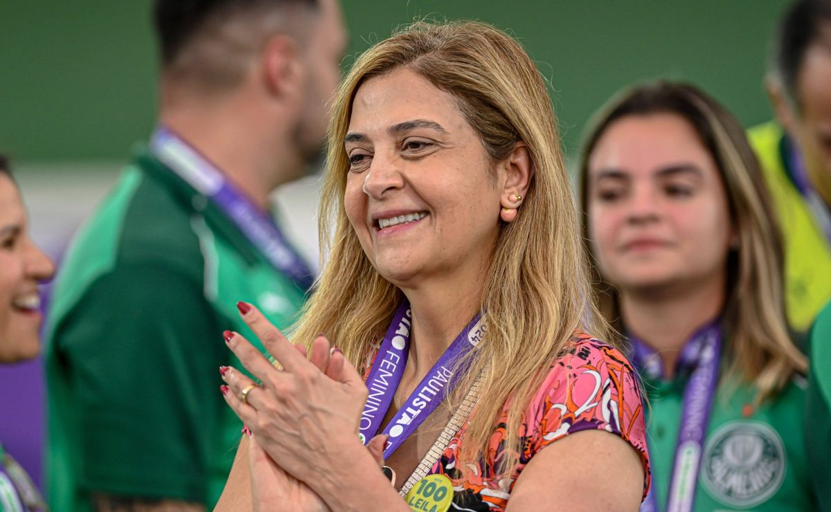 cucho hernández chega na mesa do palmeiras e leila pereira tomará decisão 