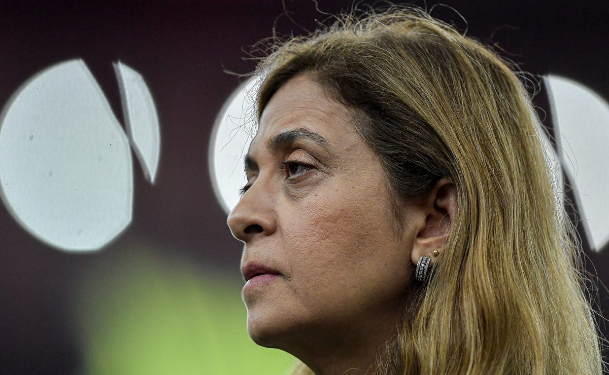 leila pereira define ‘camisa 9’, e pode repatriar arthur cabral, atualmente no benfica por