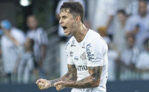 santos vê grêmio interessado na contratação de vinicius zanocelo, emprestado pelo marcelo teixeira