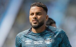 reinaldo fica próximo do fluminense e lateral está com conversas avançadas nas laranjeiras