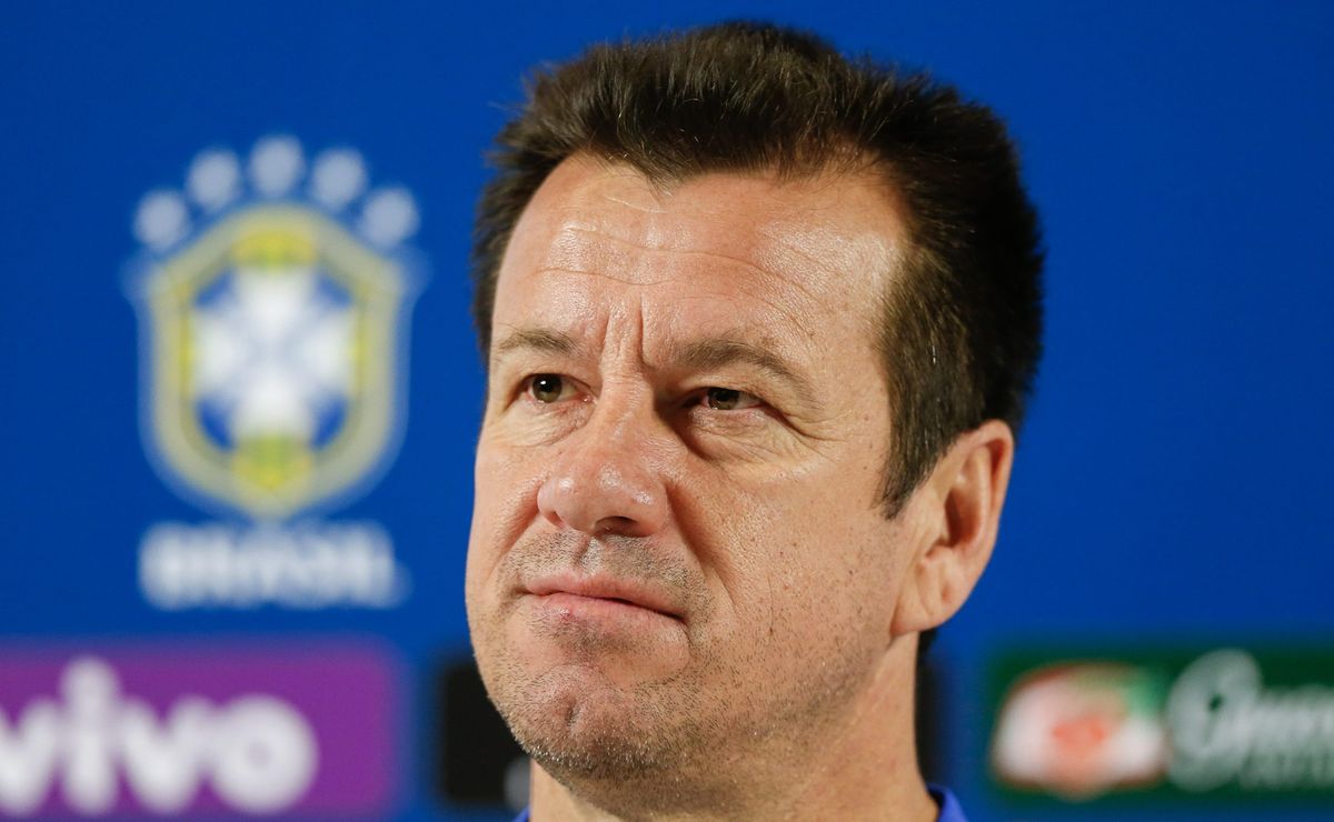 dunga critica estudo do brasil sobre a europa no futebol: "foi estudar o que não precisava"