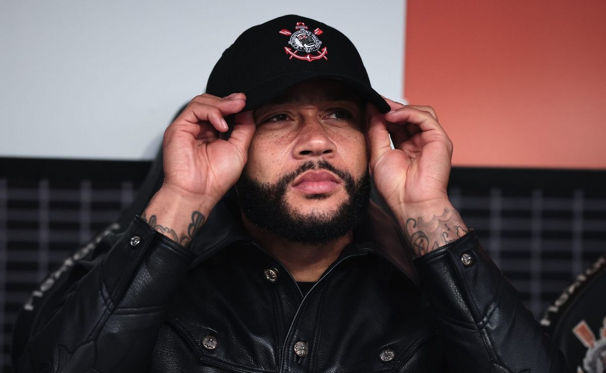 memphis depay pede permanência de yuri alberto no corinthians em 2025 