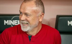 morelos, do santos, é oferecido ao fluminense para jogar com mano menezes em 2025